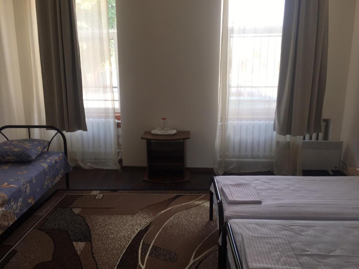 Gelena Гостьовий Двір Uzjhorod Exteriör bild
